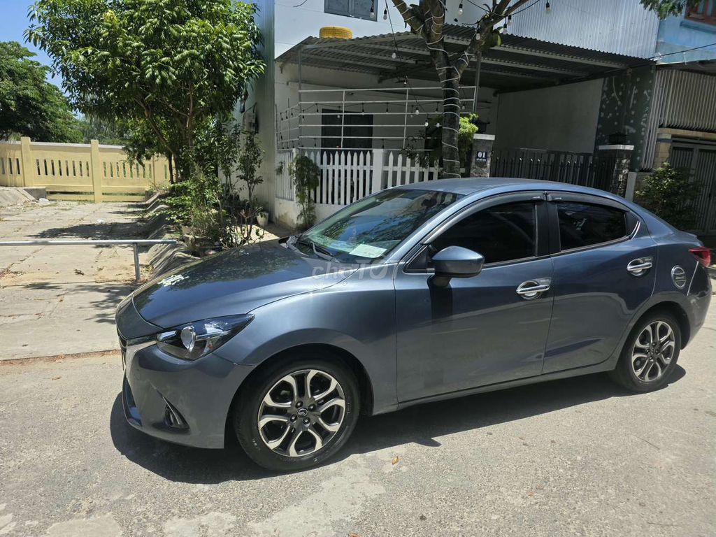 Mazda 2 синий 5 мест
