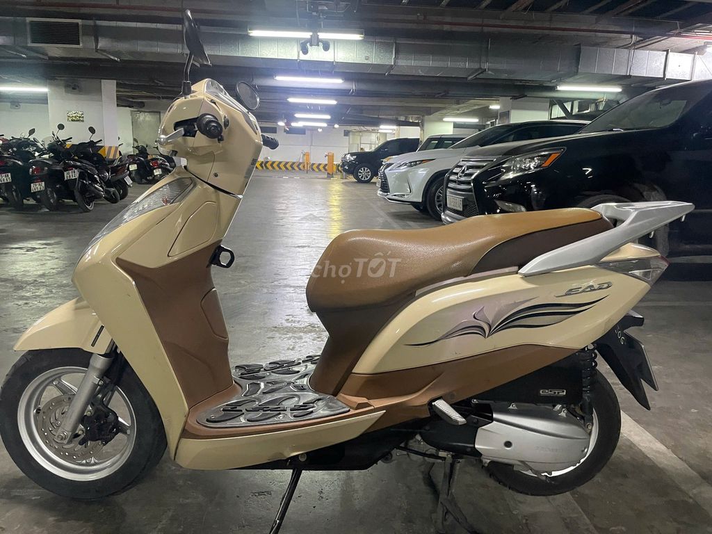 Honda Lead 2016 màu Vàng. Mua bán Xe máy tại Quận Đống Đa Hà Nội được đăng bởi Phạm Hoàng Long hình 4