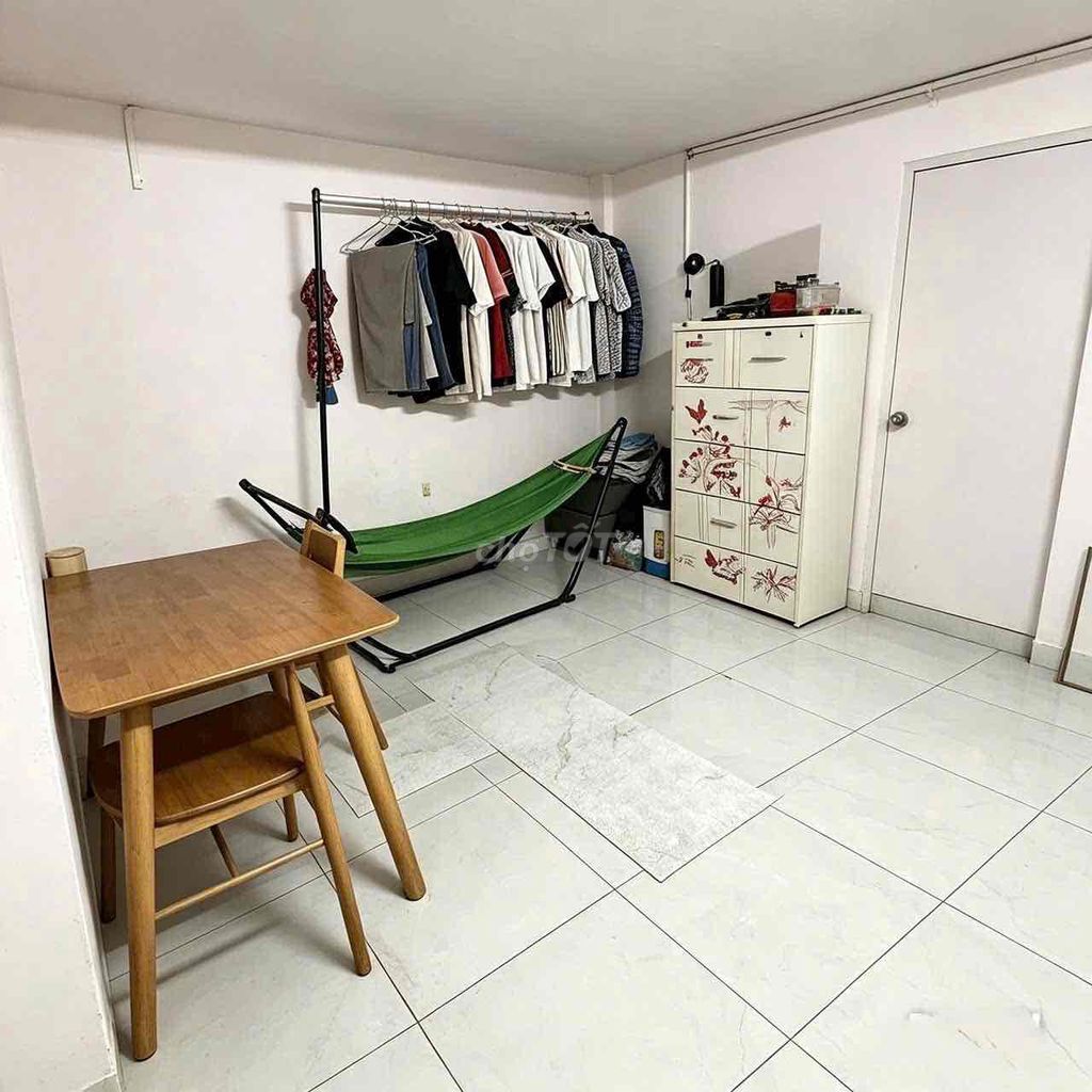Дом 1 этаж + антресоль, 2 спальни, 4х17м, переулок для машин, ул. Лам Ван Бен, 7 округ