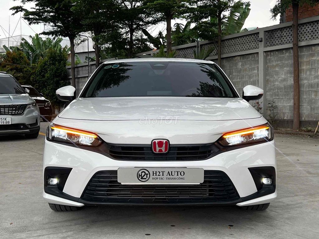 Honda Civic 1.5G 2023 белый 38 000 км