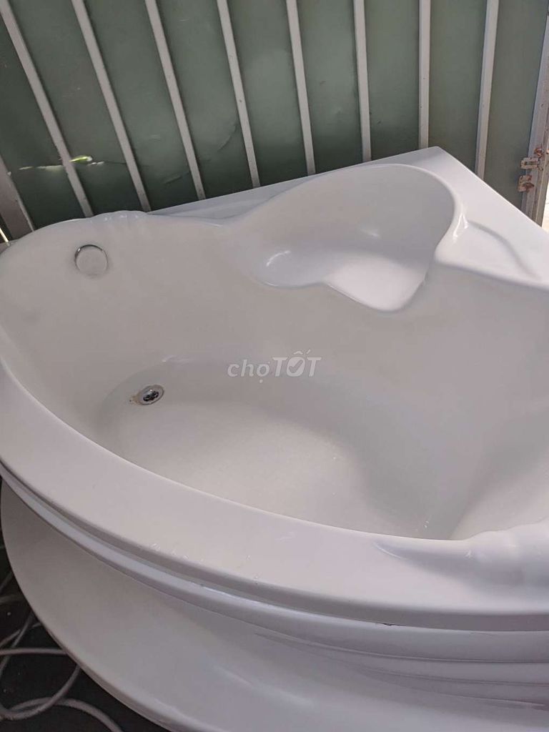Bồn tắm góc Euroca Acrylic Trắng cũ. Mua bán Thiết bị vệ sinh, nhà tắm tại Quận Bình Thuỷ Cần Thơ được đăng bởi Nhat hình 1