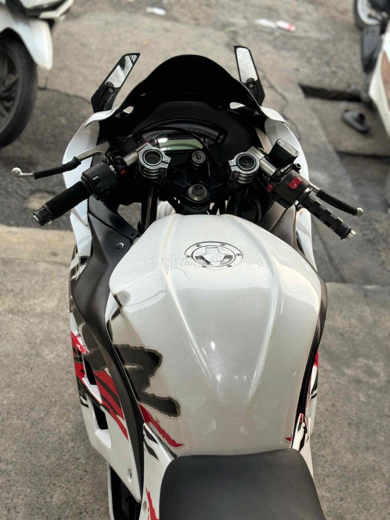 Kawasaki Ninja 250 Trắng Đỏ Đen 40000 km. Mua bán Xe máy tại Quận Bình Tân Tp Hồ Chí Minh được đăng bởi Việt Motor Bình Tân hình 10