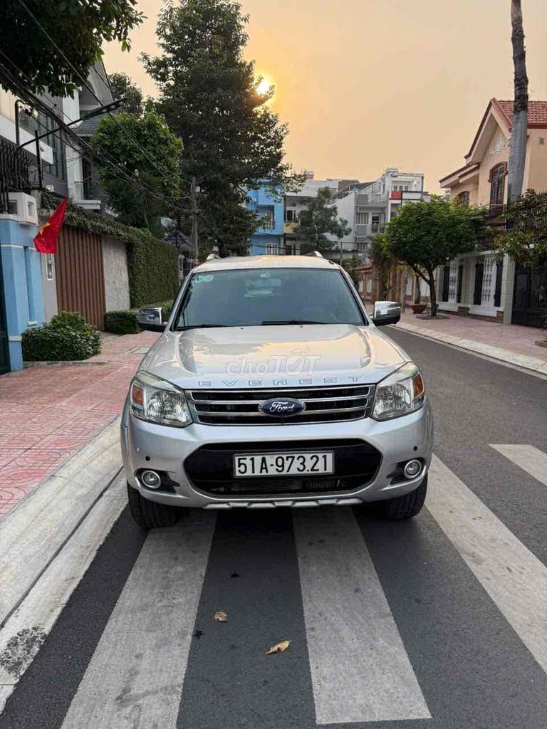 Ford Everest Limited 2.5 máy dầu AT 2014