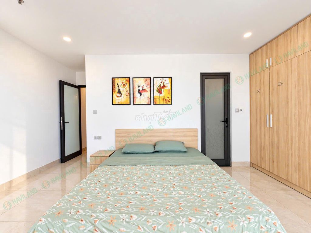 High-floor 2-bedroom apartment with city and mountain views — photo 8