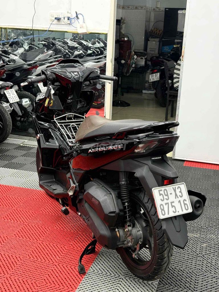Honda Airblade 160 куб. см 2023, черная глянцевая