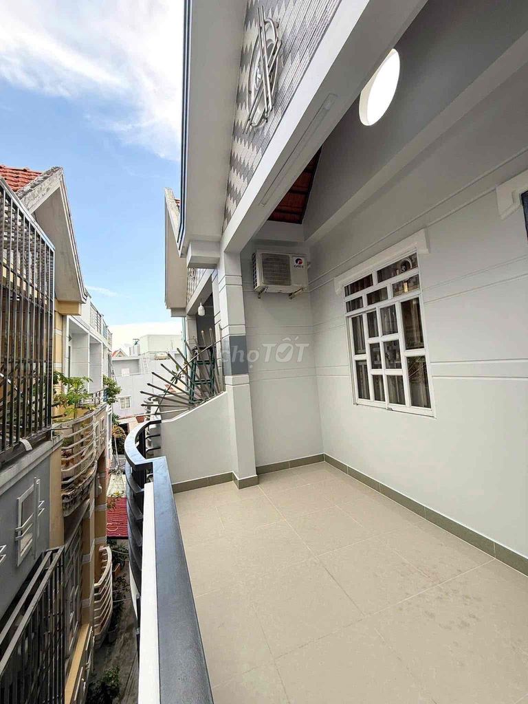 - MỄ CỐC P15 Q8 / TRỆT 2 LẦU ĐÚC BTCT / DT SỬ DỤNG 200M2