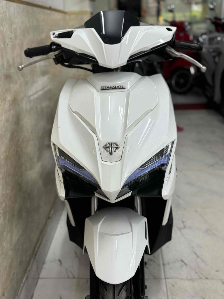 AB 125 trắng đen máy rin xe cực kỳ đẹp. Mua bán Xe máy tại Quận Sơn Trà Đà Nẵng được đăng bởi Minh Dũng bán trả góp 136 vân đồn  hình 5