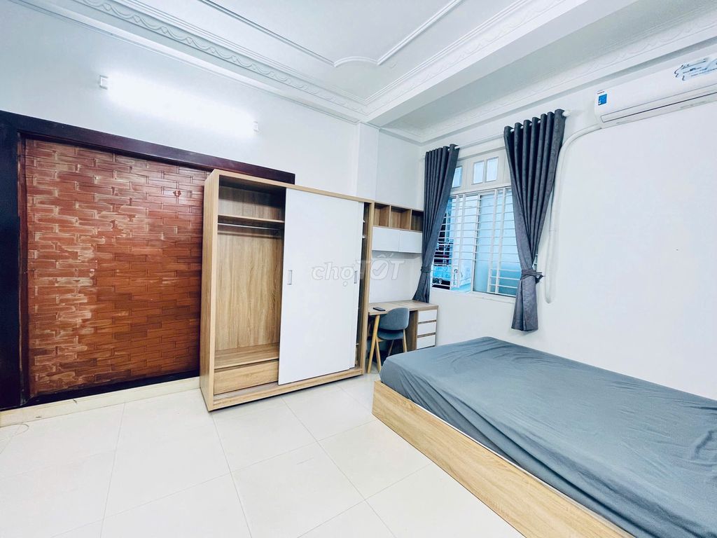 Studio cửa sổ full nội thất CMT8