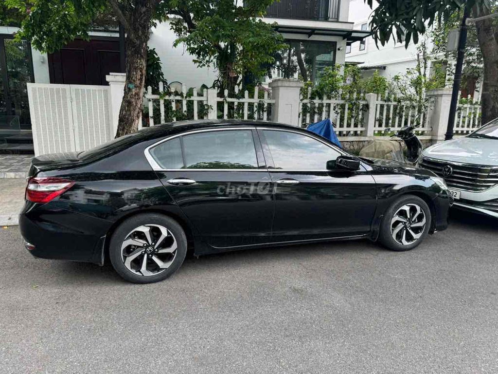 Honda Accord 2018 2.4 AT - 65000 km. Mua bán Ô tô tại Huyện Bến Cầu Tây Ninh được đăng bởi Hoa Sương Rồng hình 2