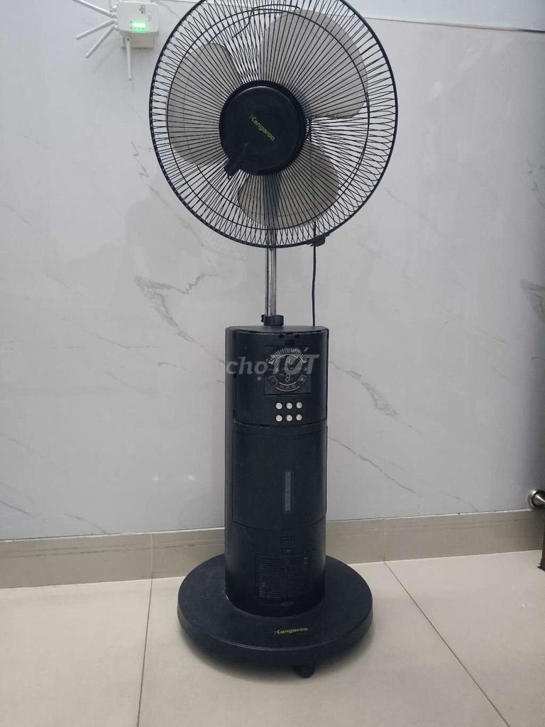 Quạt phun sương Kangaroo Đen. Mua bán Quạt tại Thành phố Thuận An Bình Dương được đăng bởi Máy Sấy Ngải Cứu Tươi Thảo Khí An hình 1