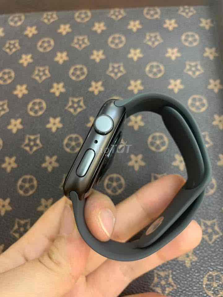 Bán đh apple watch se 44 Đen 99 nguyên zin 100%