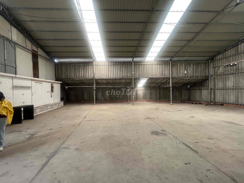 Kho xưởng 300m2 đường container Phước Long B