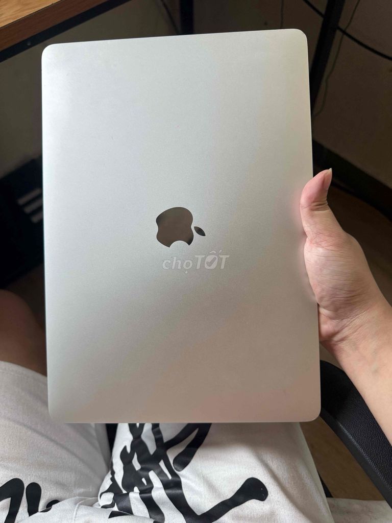Apple Macbook Pro 2017 Bạc. Mua bán Laptop tại Huyện Lệ Thủy Quảng Bình được đăng bởi Long hình 1