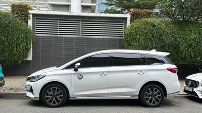 BYD M6 2026 Điện Trắng