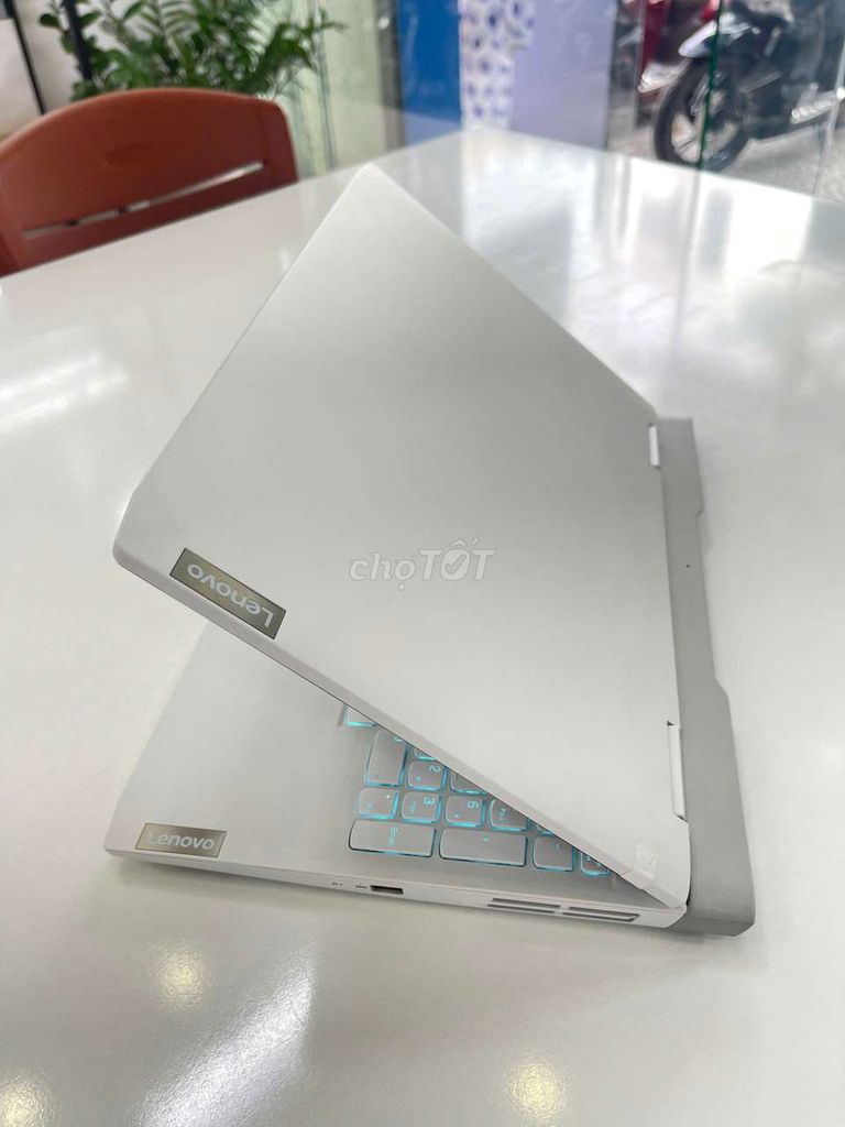 Lenovo Ideapad Gaming 3 15IAH7