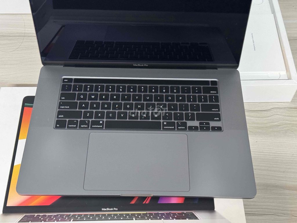 Macbook Pro 2019 -16 inch  Cấu hình :  - Core : i7