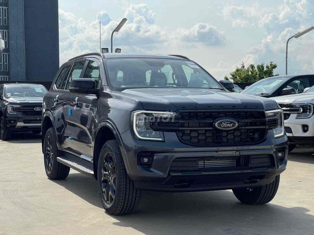 Ford Everest Sport 2024 màu Xám cực hiếm