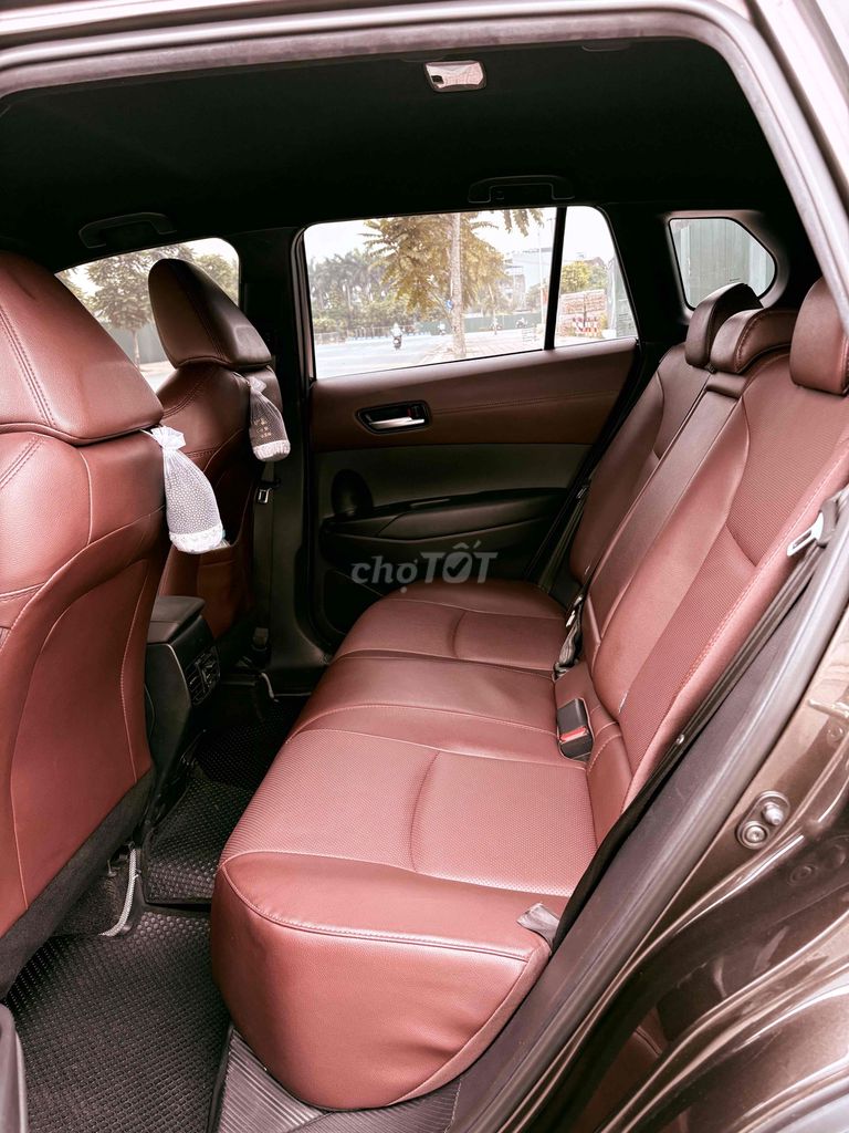 Toyota Corolla Cross 1.8G 2021 Кофейный. На гарантии