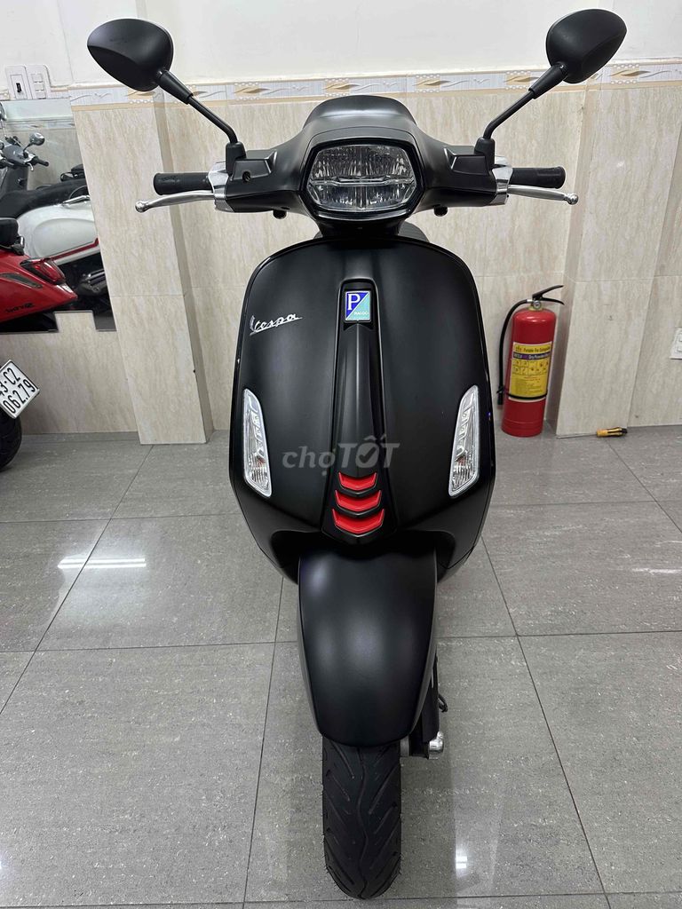 Vespa siêu lướt 2024