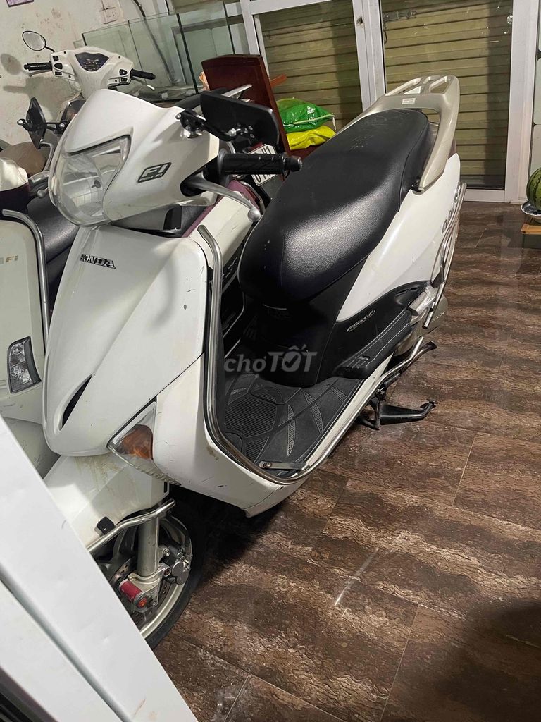 Nhà Em Bán 2 Xe Lead Biển Hà Nội Máy Zin Êm Ru2011. Mua bán Xe máy tại Quận Hoàng Mai Hà Nội được đăng bởi Tuấn Giang hình 4