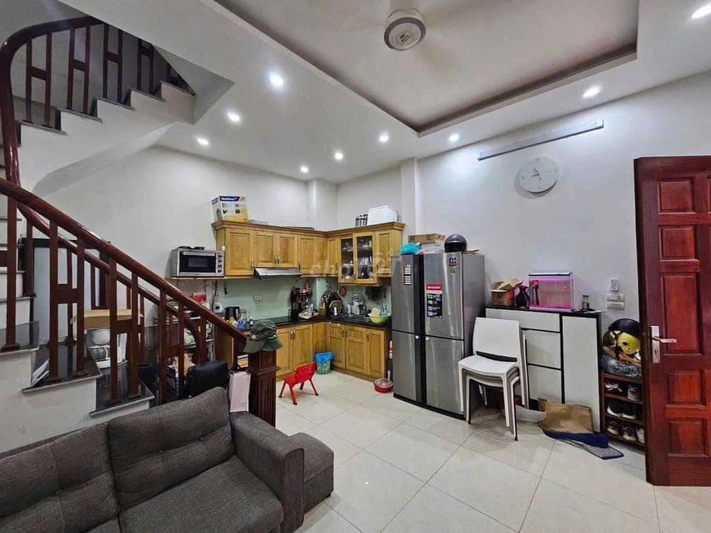 Bán nhà 5 tầng Thạch Bàn, LB. 35m, full đồ, nhà đẹp, thoáng, gần ô tô