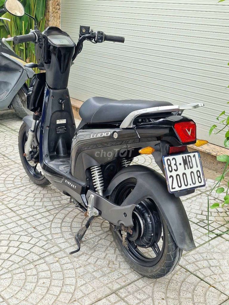 Xe máy điện VinFast Ludo Đen trắng. Mua bán Xe điện tại Quận 12 Tp Hồ Chí Minh được đăng bởi Xe Điện Kim Thảo hình 4