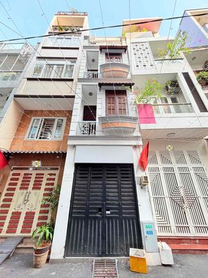 HXH Trải Nhựa Hoàng Sa. (Nở hậu: 3.7m x 14m). 4 Tầng. Giá 8.8 Tỷ TL