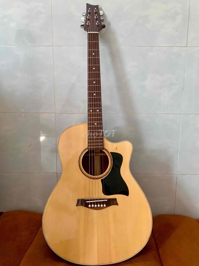 Guitar hạt dẻ cần bán tại tphcm