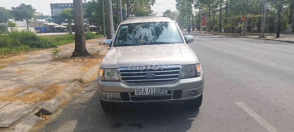 Bán Ford Everest 2005 số sàn máy dầu 7 chỗ