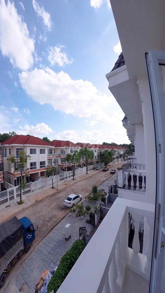nhà đã hoàn thiện cần bán.