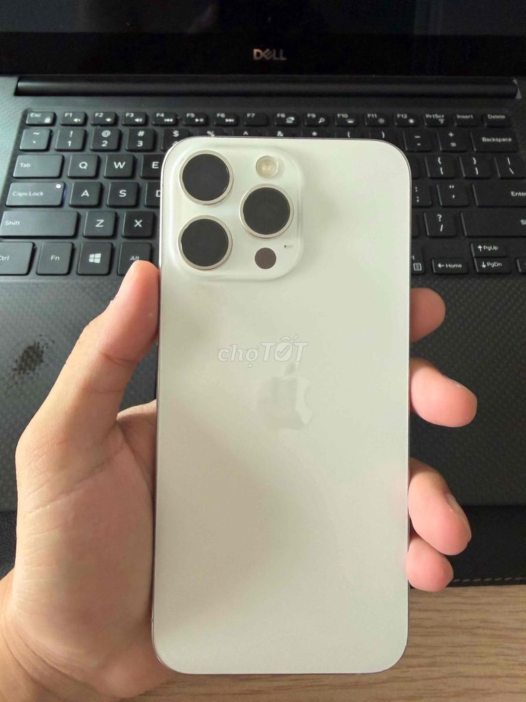 iPhone 15 Pro Max 256GB Titan Trắng LL/A. Mua bán Điện thoại tại Huyện Tân Châu Tây Ninh được đăng bởi Huy Le hình 1