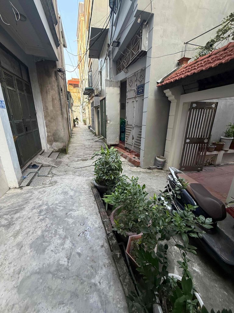 nhà 40 m2 , dân xây , đơn lập