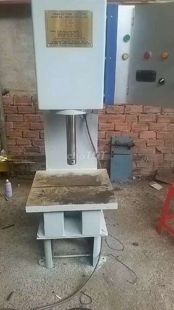 Máy ép thủy lực Toàn Gia Phát 30 tấn