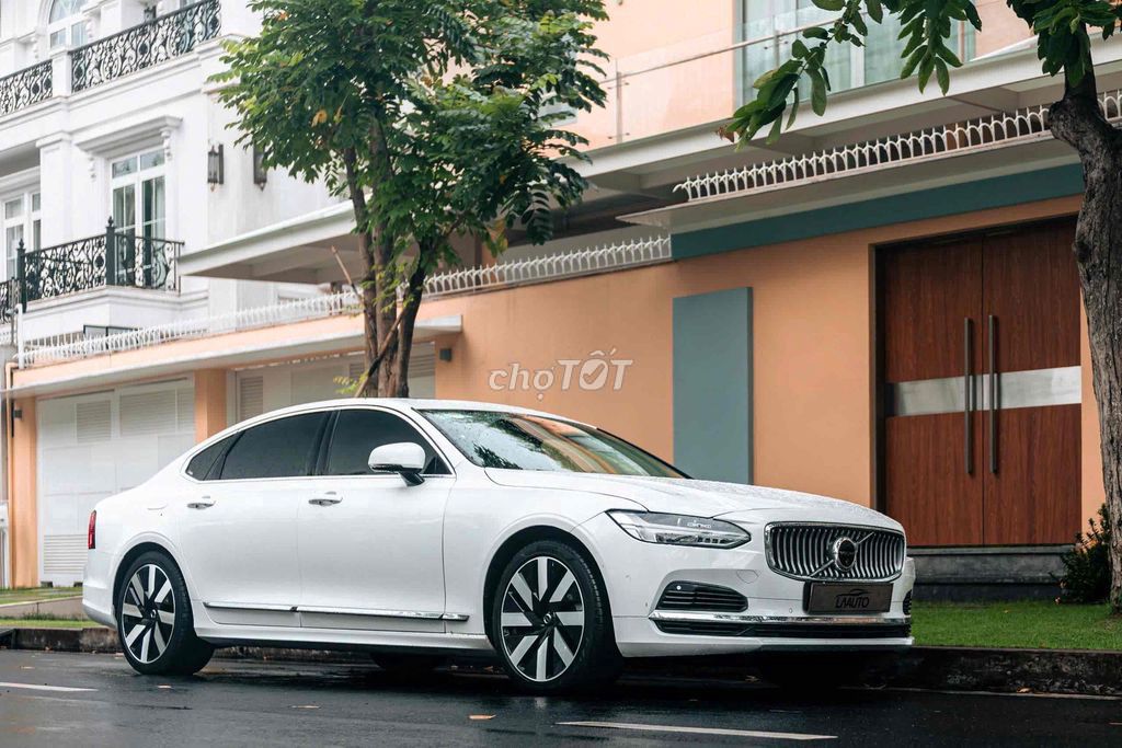 VOLVO S90 T8 2024 odo 3000km. Mua bán Ô tô tại Quận 1 Tp Hồ Chí Minh được đăng bởi Tiền Bùi LONGANH  hình 2