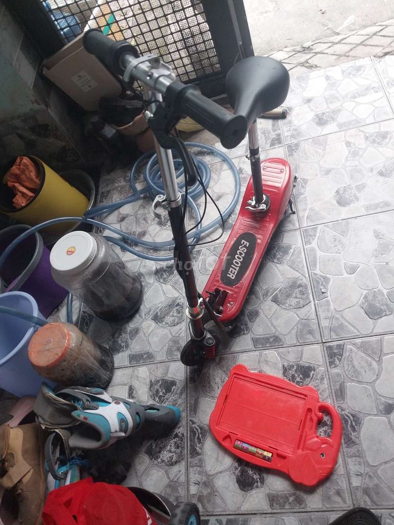 Xe scooter điện màu Đỏ đã qua sử dụng. Mua bán Xe điện tại Quận Bình Tân Tp Hồ Chí Minh được đăng bởi Anh Phước hình 1