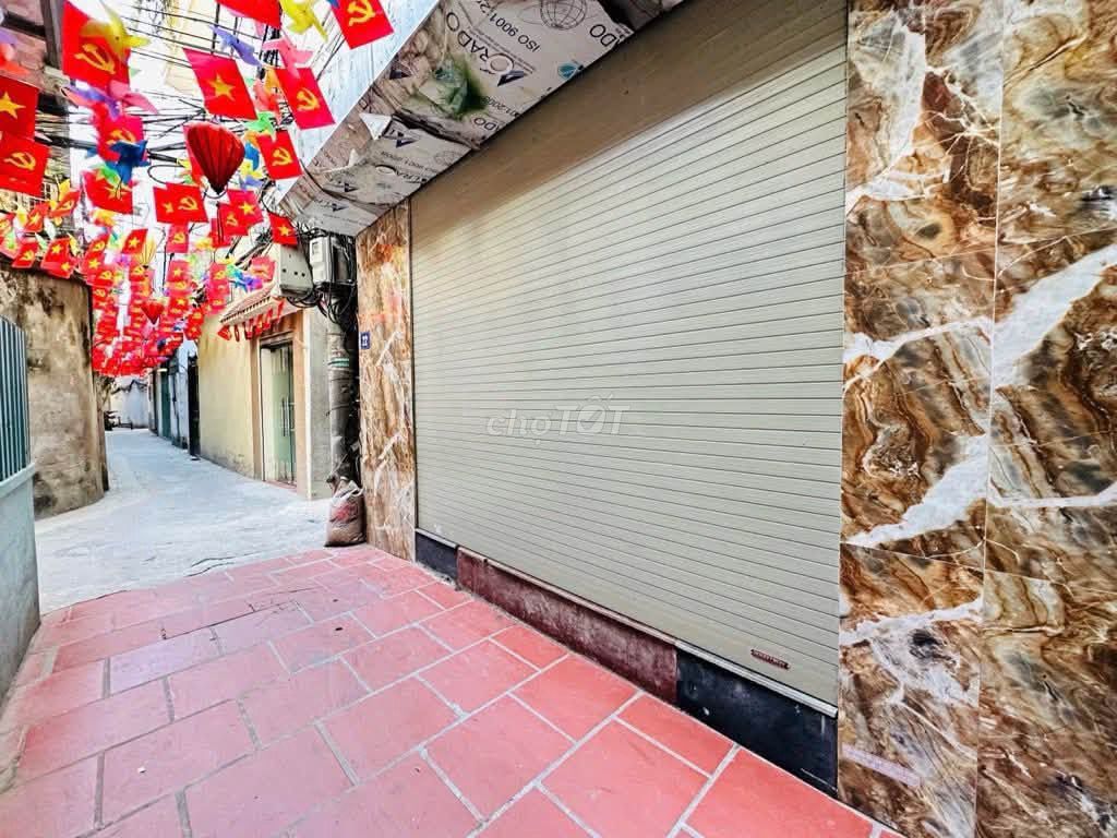 Bán nhà Lô góc nở hậu Hoàng Quốc Việt, 50m2, 10.99 tỷ