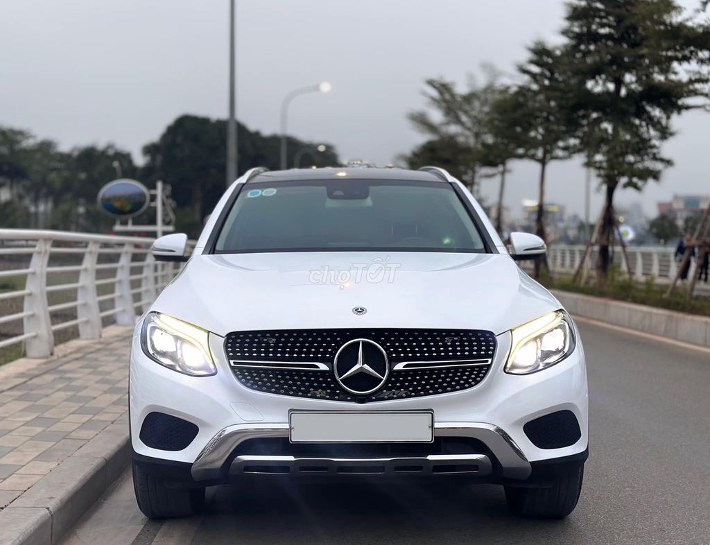 MERCEDES GLC250 4MATIC 2017 Trắng.Kem Đẹp Nhất HN