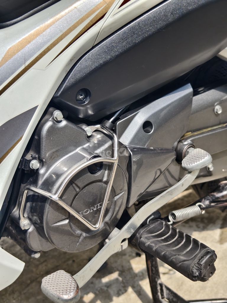 Honda Wave RSX Fi màu Trắng BSTP. Mua bán Xe máy tại Quận 12 Tp Hồ Chí Minh được đăng bởi Lê Dũng hình 4