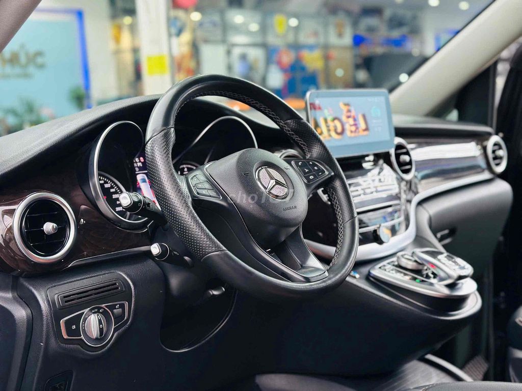 Mercedes-Benz V250 2018 Đen. Mua bán Ô tô tại Quận 8 Tp Hồ Chí Minh được đăng bởi Hồng Phúc hình 8