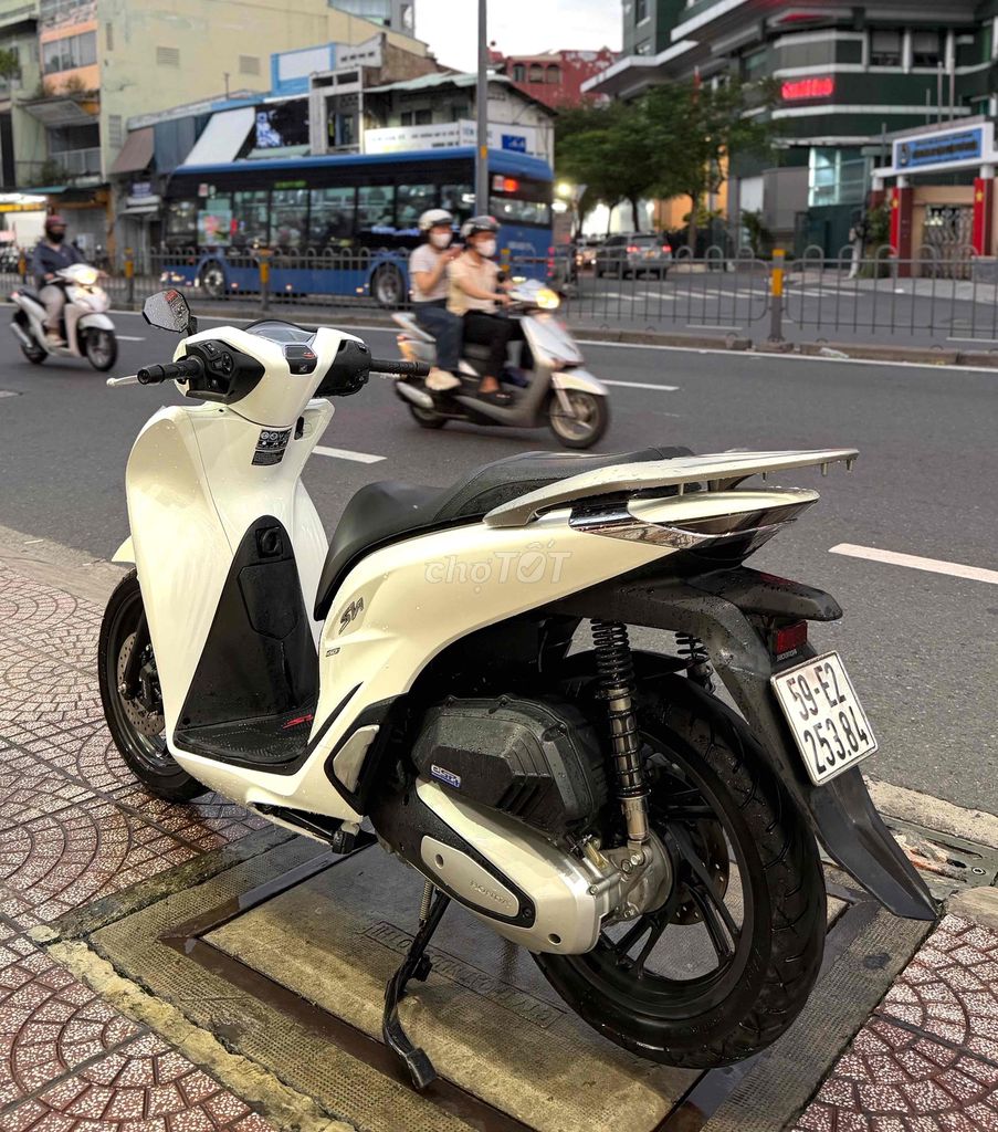 Хонда SH160 CBS 2023 Белая до 10 000 км