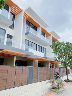 Nhà phố Elite Life Long Hậu, 3 Lầu xây sẵn, cho vay miễn lãi 18 tháng. Mua bán nhà ở tại Huyện Cần Giuộc Long An được đăng bởi Nguyễn Hoàng Minh Sơn
