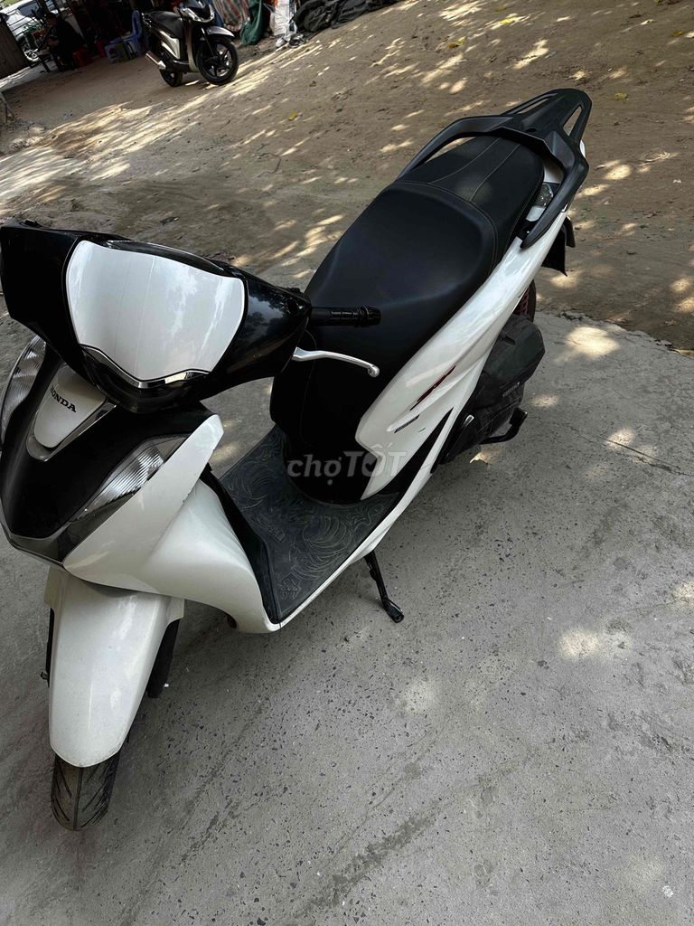 Honda SH 160 ABS 2023 Đặc biệt xám xi măng. Mua bán Xe máy tại Quận Ba Đình Hà Nội được đăng bởi King King hình 2