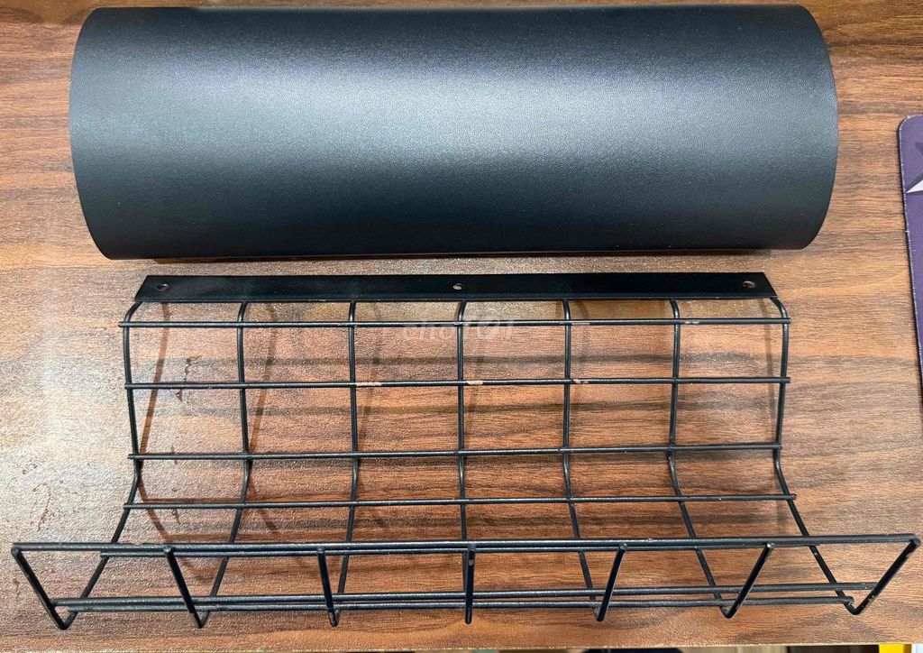 Giá đỡ dây cáp Kim loại Đen và Pad chuột. Mua bán Nội thất, đồ gia dụng khác tại Quận Ba Đình Hà Nội được đăng bởi D Long hình 1