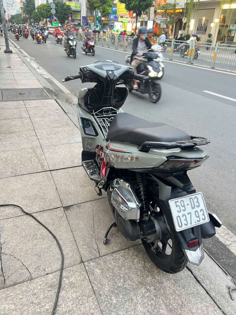Honda Air Blade 125 2022 Серо-красный 90%