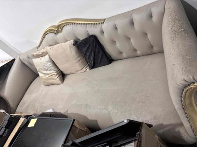 THANH LÝ BỘ SOFA KÈM BÀN DÀI 1M8. Mua bán Bàn ghế tại Quận Gò Vấp Tp Hồ Chí Minh được đăng bởi Trần Ngọc Yến Nhi