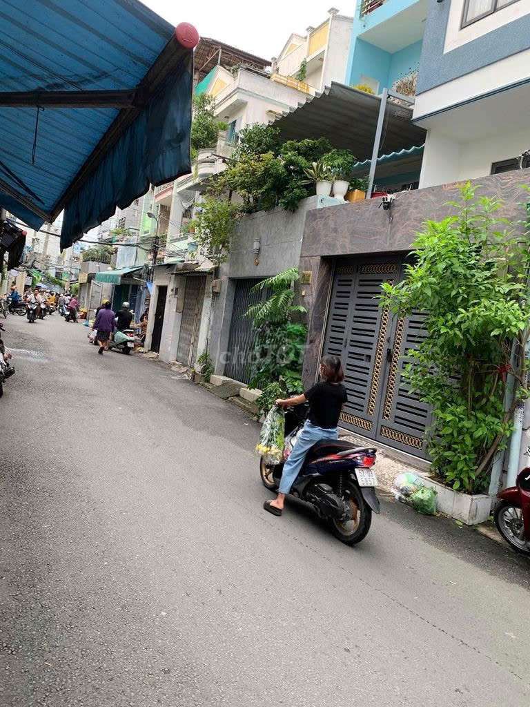 Cho thuê nhà nguyên căn hẻm ô tô rộng rãi thông thoáng