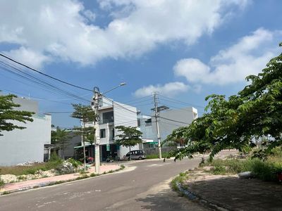 Bán lô đất  Hà Thanh 2 cách UBND tỉnh 1,5 km giá 2 tỉ 450 triệu. Mua bán đất tại Thành phố Qui Nhơn Bình Định được đăng bởi Nhung