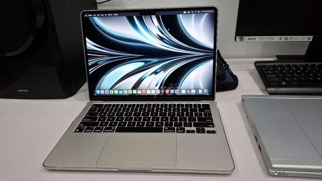 Apple Macbook Air M2 8GB/256GB Bạc. Mua bán Laptop tại Thành phố Huế Thừa Thiên Huế được đăng bởi quoc  hình 1