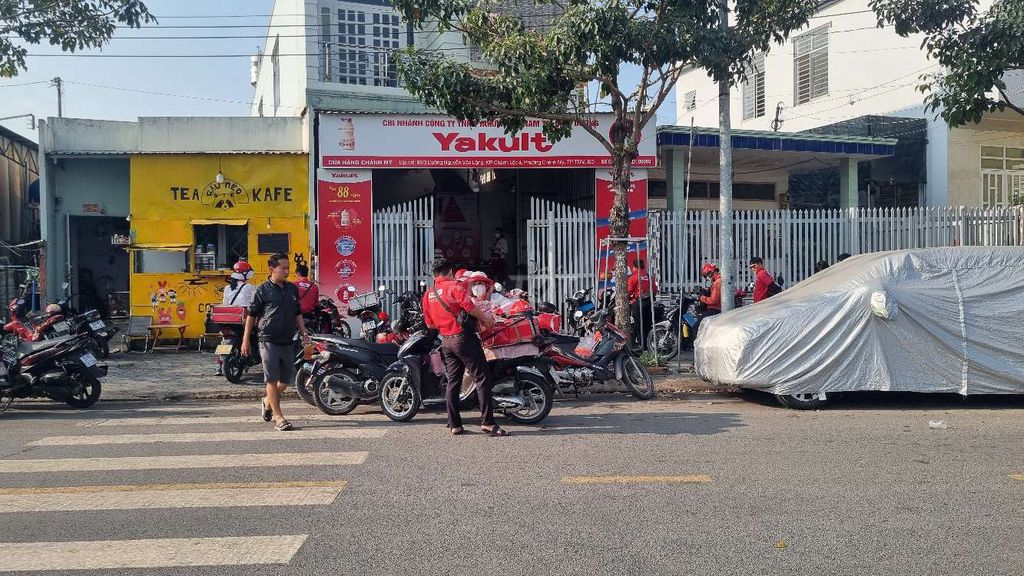 Nhận 5 chị giao sữa Yakult