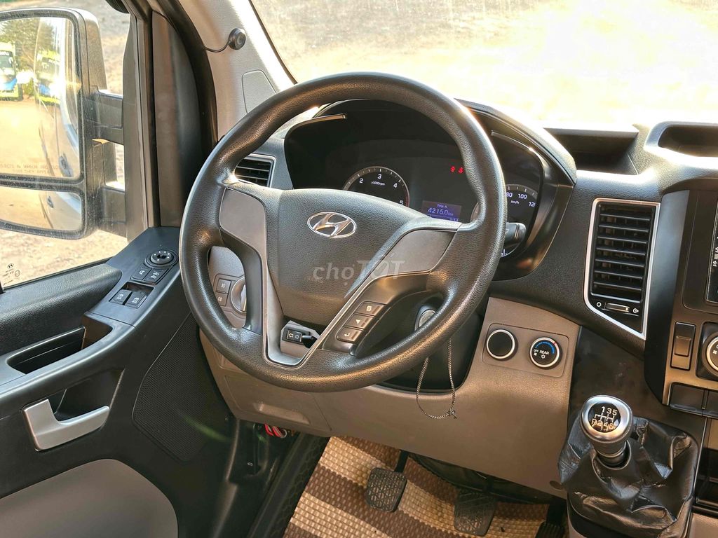 Em bán Hyundai Solati 2017 Du lịch nòi màu bạc. Mua bán Phương tiện khác tại Quận Bình Tân Tp Hồ Chí Minh được đăng bởi Xe Hồng Minh hình 8